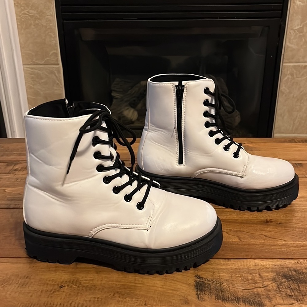 Quips chunky white Moto boots - Picture 2 of 10